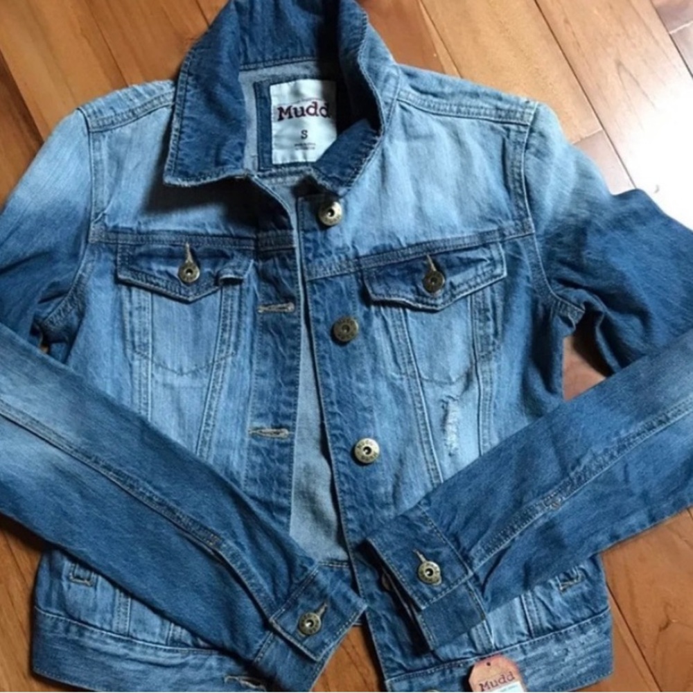 Denim jean jacket Women’s size small. Acid wash style new with tags